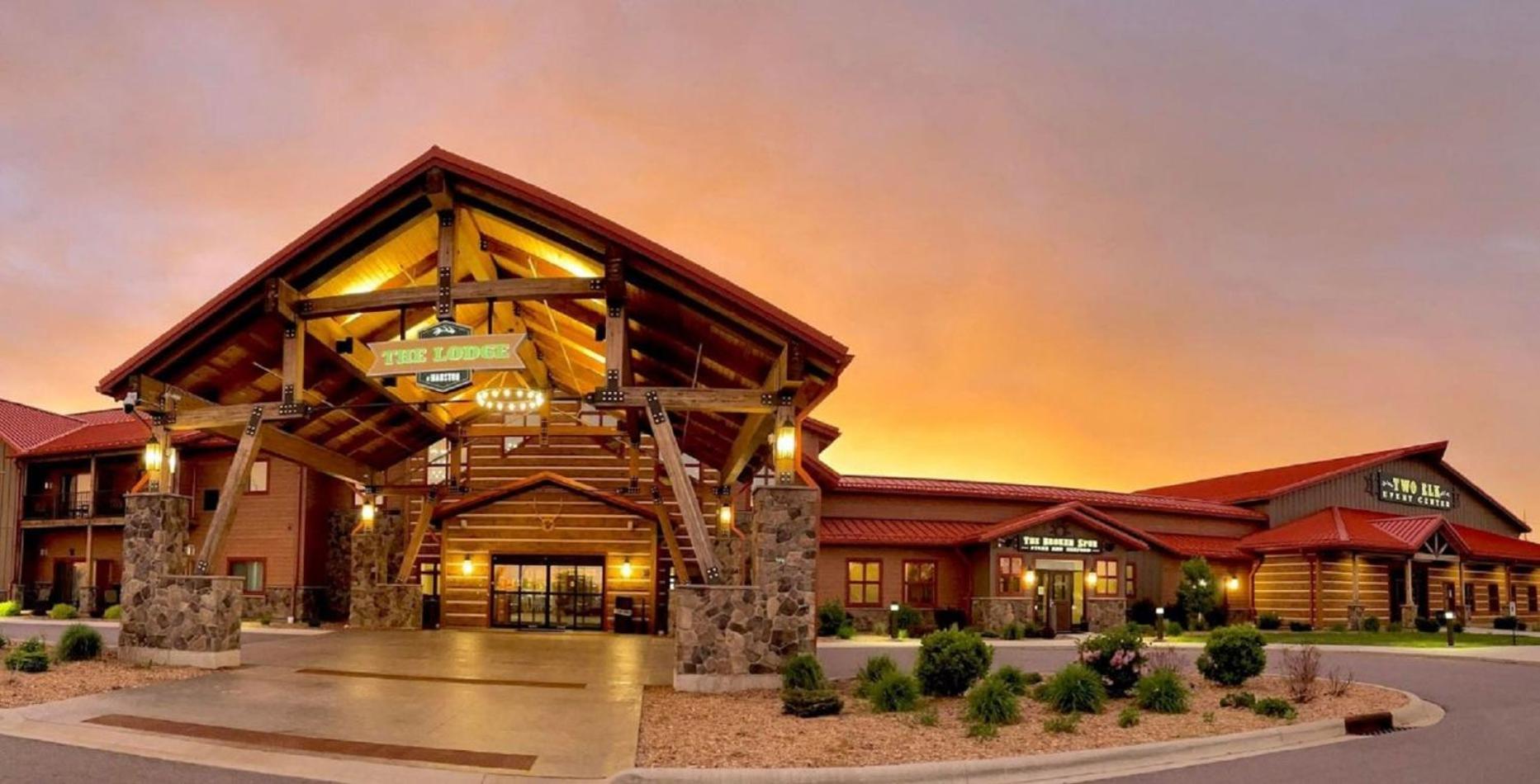 The Lodge At Mauston Bagian luar foto