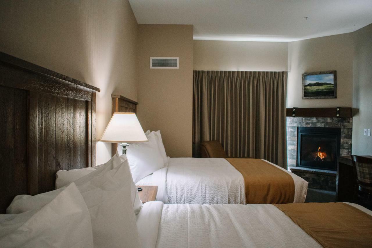 The Lodge At Mauston Bagian luar foto