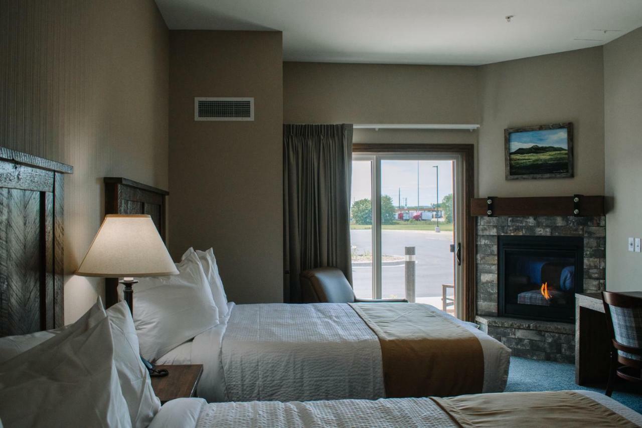 The Lodge At Mauston Bagian luar foto