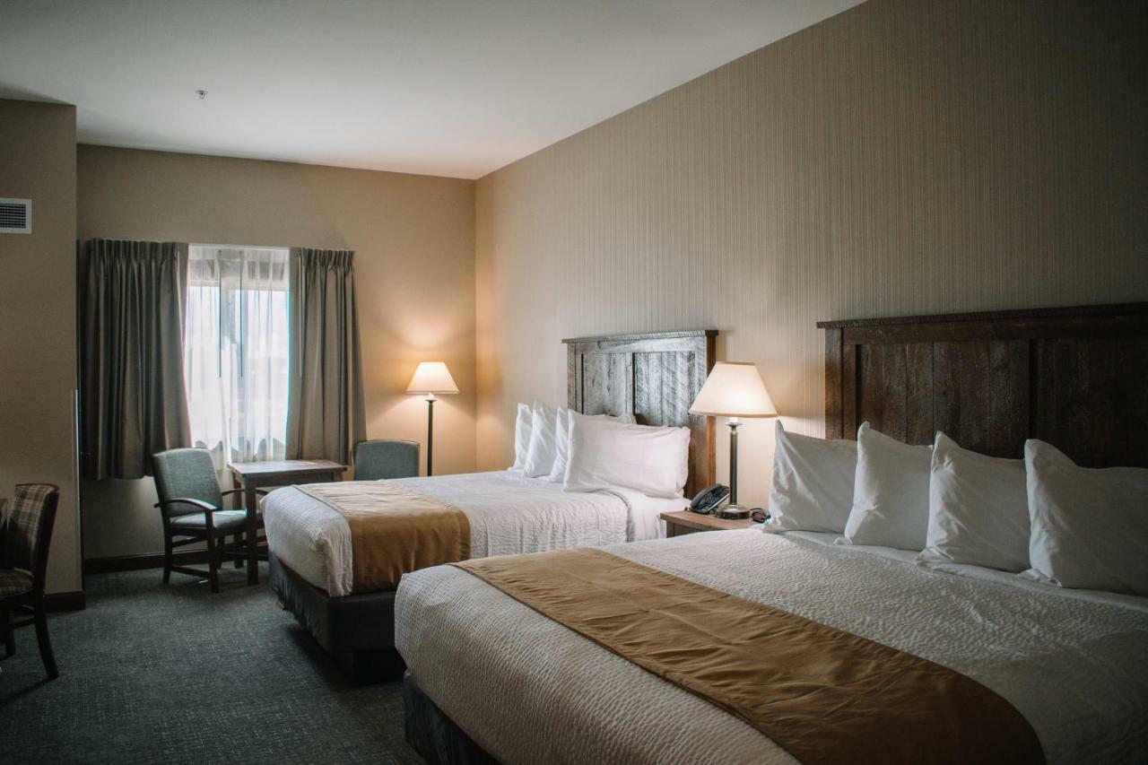 The Lodge At Mauston Bagian luar foto